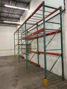 Industrial Pallet Rack System - Multi-Bay, Adjustable Levels & Wire Decking