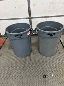 Brute 32 Gal Gray Round Containers - Rubbermaid Commercial Products