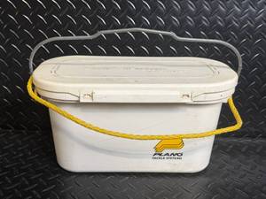 Plano LiveWell System Plastic Livewell Bucket with Lid