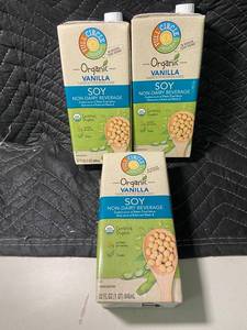 WY 2 - Full Circle Market Organic Vanilla Soy Non-Dairy Beverage (Lot of 3)
