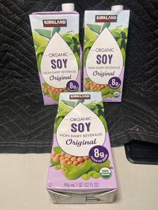 AS 3 - Kirkland Signature Organic Soy Non-Dairy Beverage Original & Banana Soy Smoothie (Lot of 3) 946 mL