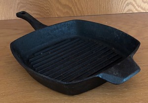 LR - Calphalon Cast Iron Grill Pan