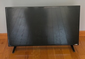 P - VIZIO 31-Inch LED TV Model D32-F1