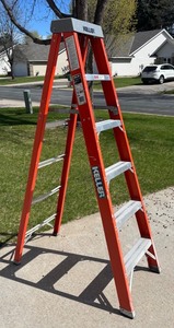 G - Keller 6 Ft Fiberglass Ladder - Extra Heavy Duty Type IA 300 Lbs