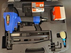 G - Campbell Hausfeld Finish Nailer Kit - 16-Gauge, Case Included