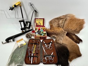 Dai-Riki Fly Tying Vise Set with Hooks & Thread Spools