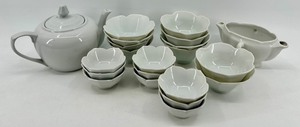 Cordon Bleu BIA International Teapot & 10 Lotus Petal-Edge Bowls - Microwave & Oven Proof