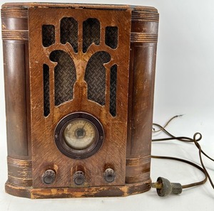 National Union Vintage Tube Radio - Wooden Cabinet