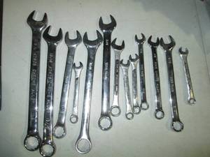 Assortment of 13 SAE combination wr...
