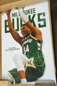 Sports Poster - Giannis Antetokounmpo 22x34