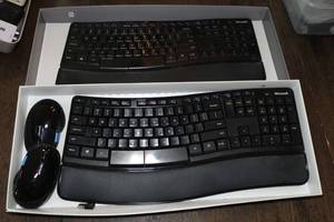 2 Microsoft Sculpt Comfort Desktop Wireless KeyboardMouse Sets