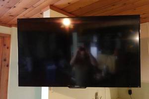 Sony KDL-48R510C 48 LCD TV with Swivel Wall Mount