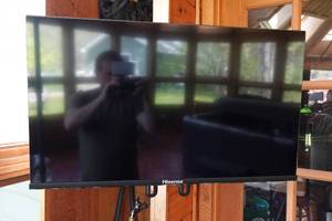 Hisense 32A4H 32 LED LCD TV with Swivel Wall Mount