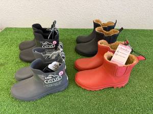 Size 6 Womans Rain Boots