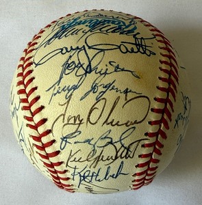 Kirby Puckett and 1989 Minnesota Twins Team Signed Baseball - Oliva, Hrbek, Kelly, Gagne, Gaetti, Aguilera, Laudner, Tapani - 35 Autographs
