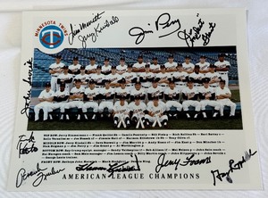 Minnesota Twins Team Signed Photo w 10 Autos - Killebrew, Perry, Grant and More