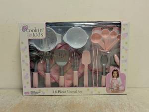 NEW COOKIN FOR KIDS 18 PIECE UTENSIL SET