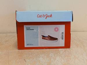 CAT & JACK KIDS RUNE SNEAKERS SIZE 4