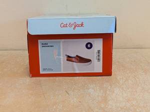 NEW CAT & JACK KIDS RUNE SNEAKERS SIZE 6