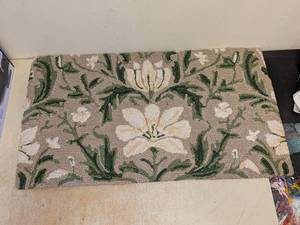 NEW HOOKED ACCENT RUG GREEN FLORAL