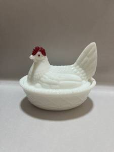 5 12 Westmoreland Milk Glass Hen on Nest No chips or cracks