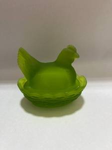 Westmoreland Frosted Green Glass Hen on Nest No chips or cracks