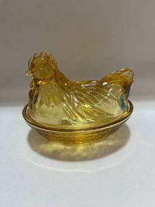 Indian Glass Amber Hen on Nest No chips or cracks