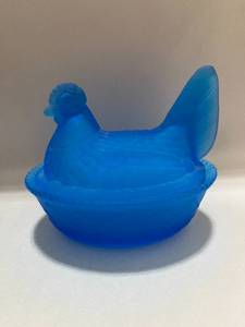 Westmoreland Frosted Glass Blue Hen on Nest No chips or cracks