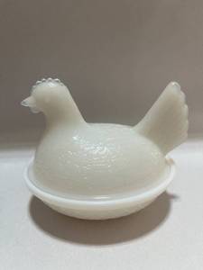 White Hen on Nest No chips or cracks