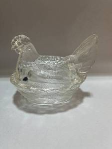 Clear Glass Hen on Nest No chips or cracks
