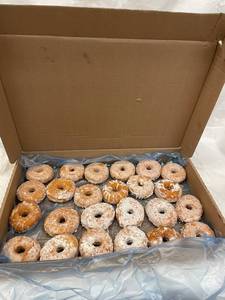 E - Donut Bakery Glazed Ring Donuts (24 Donuts) - Net Wt 67.7 oz (1.92 kg)