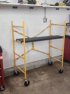 Mobile Step-Up Work Stand