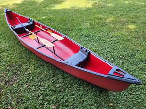 Lake Ready 17 ft Coleman Canoe with Paddles