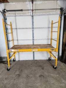 Yellow Scaffolding Baker-Style 1000 lb. Capacity