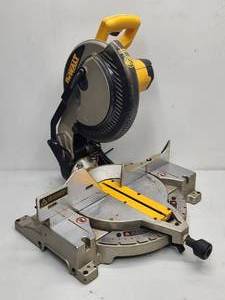 DeWalt 10 Compound Miter Saw