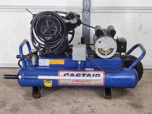 CASTAIR 220v Portable 8 Gal 135 p.s.i. Air Compressor