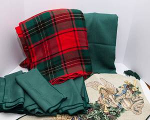 Christmas Tablecloths, Napkins & Runner Set  Festive Holiday Linens