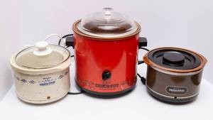 Set of 3 Vintage Rival Crock Pots  Crockettes & 1970s Crock Pot