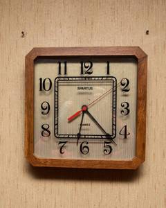 Vintage Spartus Quartz Wall Clock  Wood Grain Frame (11 x 11)
