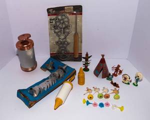 Vintage Baking & Pastry Tool Lot  Mirro Pastry Press, Rosette Irons & Decorating Tools