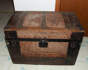 Antique Steamer Trunk  26 W x 15 D x 19 H