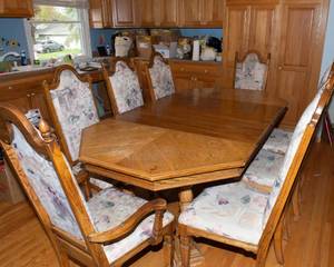 Dining Table & 8 Chairs Set