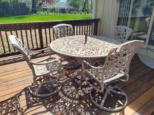 Outdoor Wrought Iron Table  Four Chairs