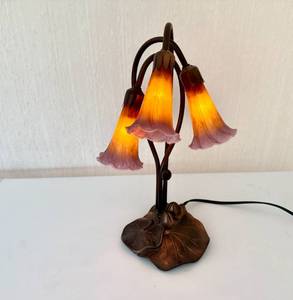 Lavendar Pond Lily 16 Table Lamp