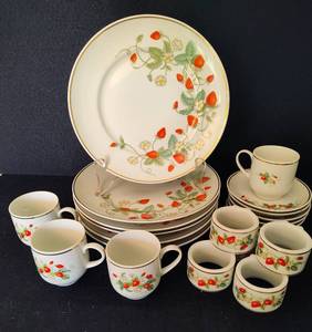 Avon Porcelain Hand Decorated 22K Gold Rim Dinnerware