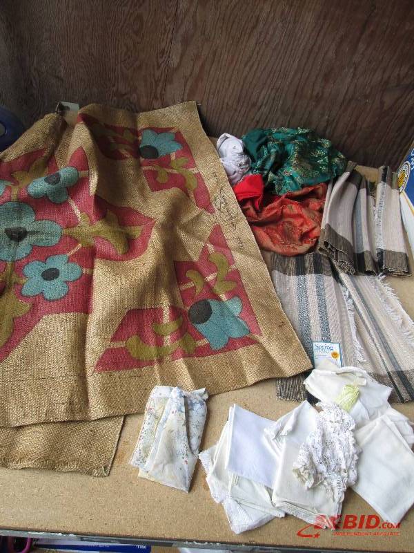 Mixed lot of kitchen materials, tab...