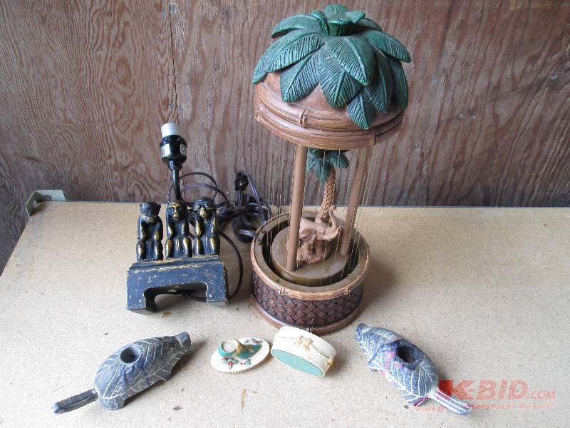 Vintage mix of decorations...
