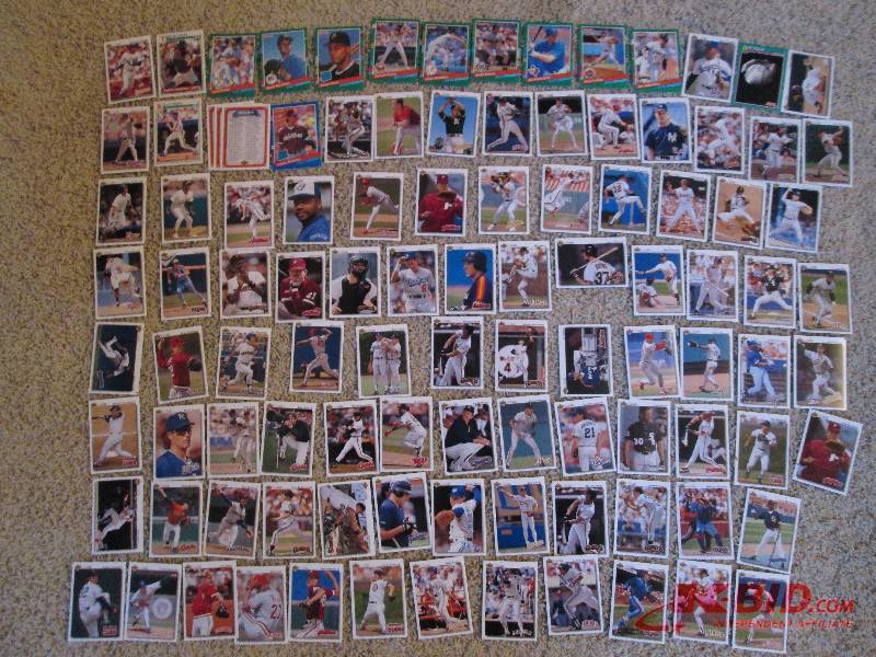 Lot of baseball cards, includes goo...