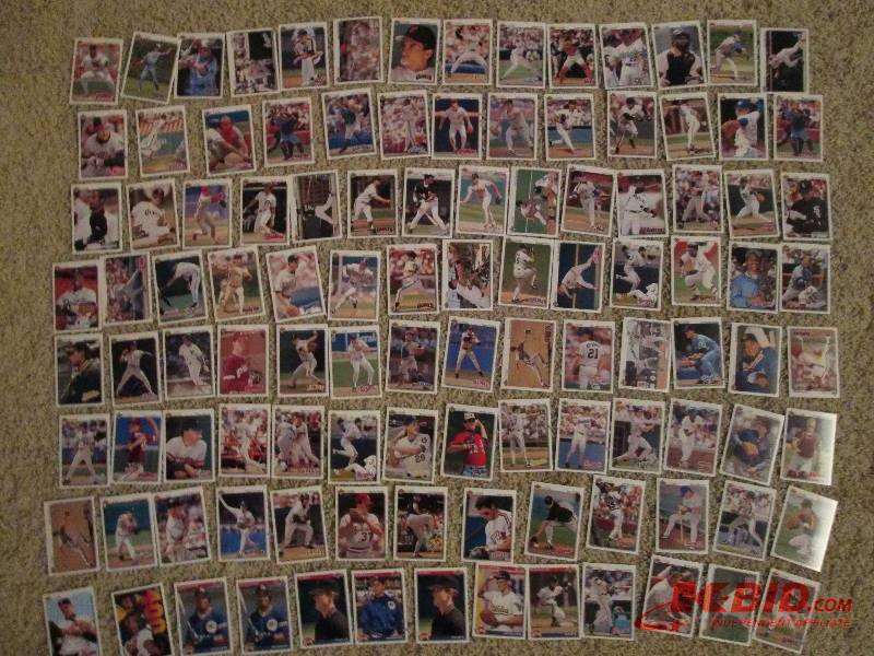 Lot of baseball cards, includes goo...
