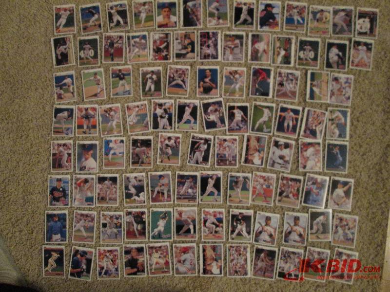 Lot of baseball cards, includes goo...
